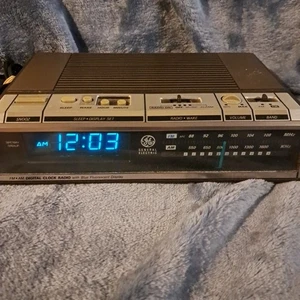Vintage GE Alarm Clock Radio 7-4646A Blue Display TESTED works  - Picture 1 of 11