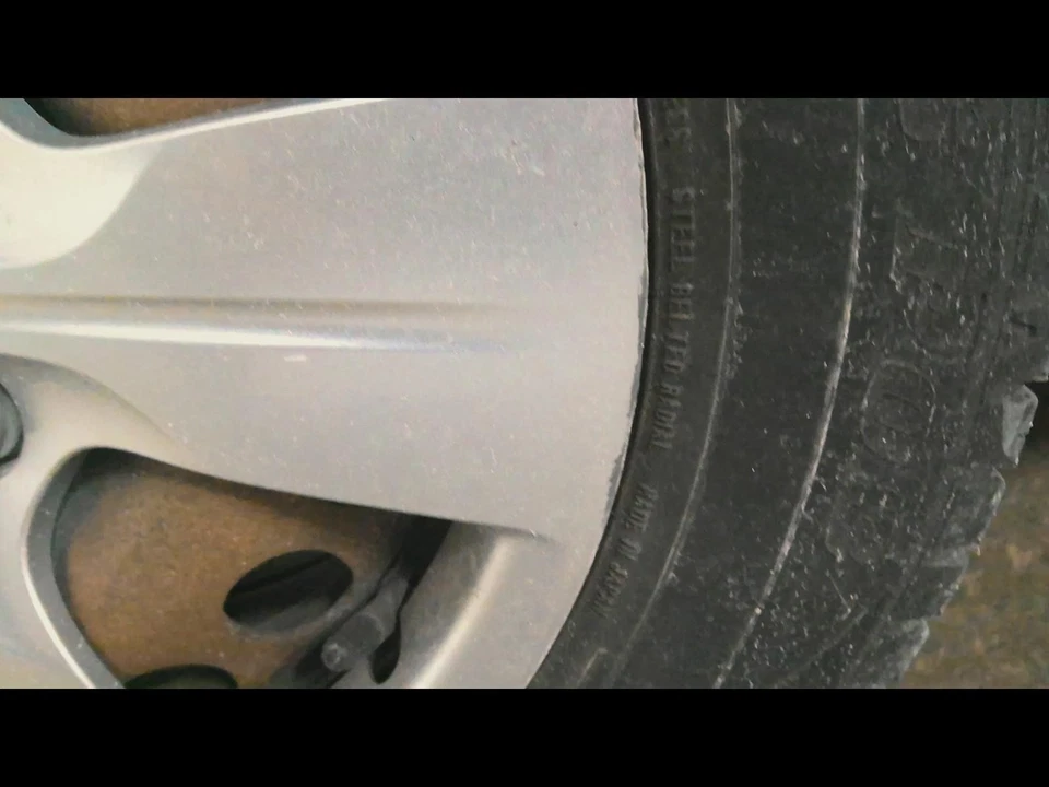 Tampa de roda usada serve: 2017 Chevrolet Cruze VIN B 4º dígito novo estilo grau C - Imagem 1 de 4