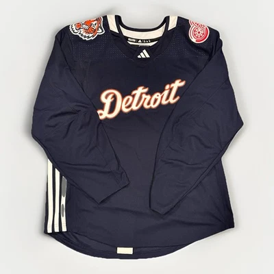 Camiseta deportiva cruzada edición especial auténtica del día inaugural Detroit Red Wings/Tigers Foto 1 de 2