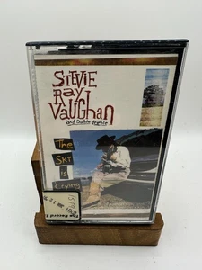 STEVIE RAY VAUGHAN AND DOUBLE TROUBLE - THE SKY IS CRYING - CASSETTE TAPE - Imagen 1 de 4