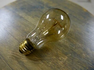Bombilla Edison Globe, 25 vatios filamento de cuatro bucles reproducción vintage A19 - Imagen 1 de 5