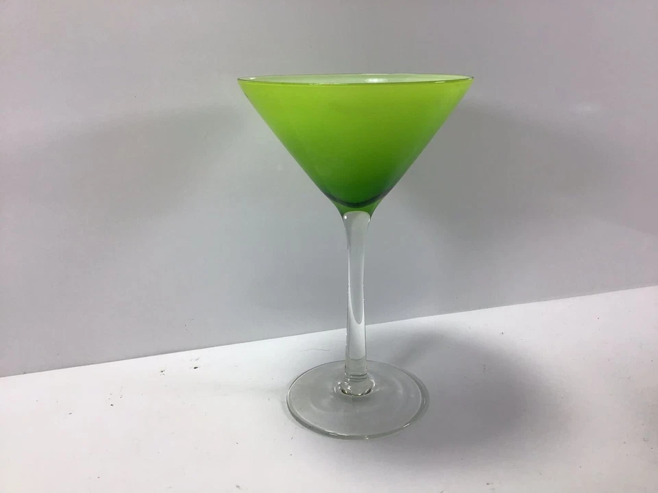 Taça de vinho soprada T73 antiga verde limão cristal haste copo margarita - Imagem 1 de 4