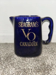 Seagram's VO Canadian Whiskey Kobaltblau mit Goldrand Bar Wasserkrug 5 1/4" - Bild 1 von 7