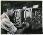1953 Press Photo Duncan Godshall, Assistant Engineer At The Workshop- Wha-Tv