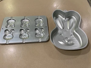 Wilton Bunny Cake Pan and Candy Treat Pan 1990’s - Picture 1 of 7