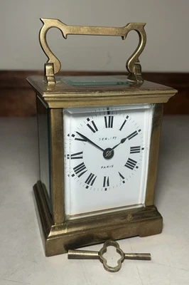 French R & Co. Reloj de viaje firmado Bentley Paris Time And Strike Carriage Foto 1 de 4