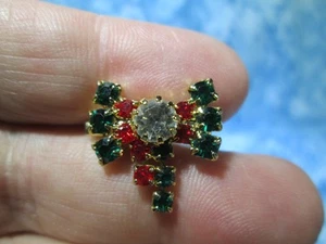 Vintage Gold Tone Green Red & Clear Rhinestone CHRISTMAS Bow Pin -/ 6B - Picture 1 of 4