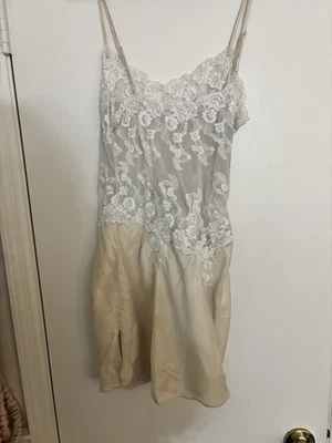 Camisón vintage de seda Victoria's Secret Foto 1 de 3