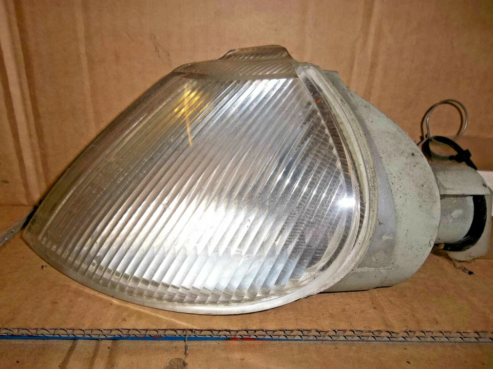 INDICADOR TRANSPARENTE DELANTERO PASAJERO CERCANO RENAULT LAGUNA 1995 Foto 1 de 1