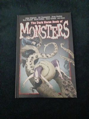 Dark Horse Book of Monsters de Mignola, Giffen, Busiek novela gráfica de tapa dura Foto 1 de 4