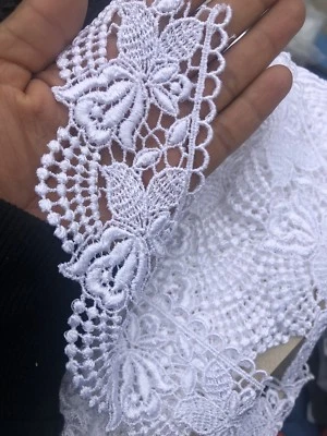 1YARD IGNACE’S WHITE VENICE LACE WITH ROSES & SCALLOPED ACCENTS 2.75” X 36” - Image 1 of 4