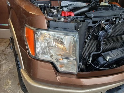 2010-2012 Ford F150 Right Headlamp (Halogen) Bright Border Trim, Missing Tab, RH Foto 1 de 4