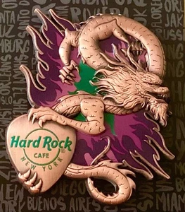 2025 Hard Rock Café Nueva York 3D Flaming Asia Dragon Guitar Pick Le Pin - Imagen 1 de 1