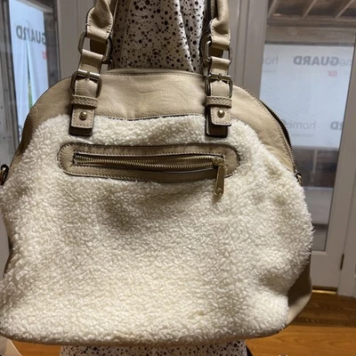 Encantador bolso de mano grande Charlie de piel sintética, borde tostado, falta correa larga  Foto 1 de 4