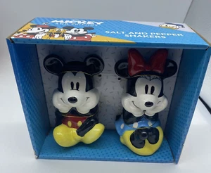 Disney Mickey Mouse & Friends Cerámica Salero y Pimentero Mickey & Minnie NUEVO - Imagen 1 de 2