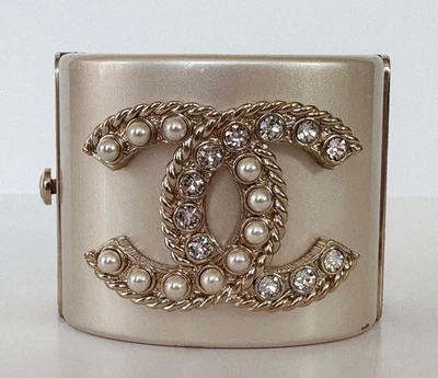 20S PULSERA BRAZALETE CHANEL RESINA NACARADA METAL ORO NACARADO CC CRISTAL LOGO Foto 1 de 4