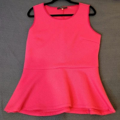 Blusa Top Essentials By Milano Texturizada Rosa con Volantes Cintura Sin Mangas Talla L  Foto 1 de 4