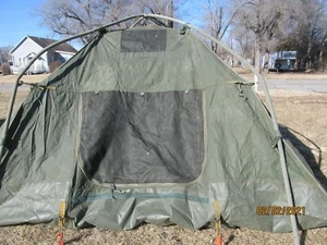 MILITARY SURPLUS SOLDIER CREW TENT ARMY 10' x10' NO RAIN FLY POLE DAMAGED - Picture 1 of 11