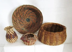 4 paniers à aiguilles en pin enroulé amérindien vintage 2 miniatures 1 socle en bois - Photo 1/11