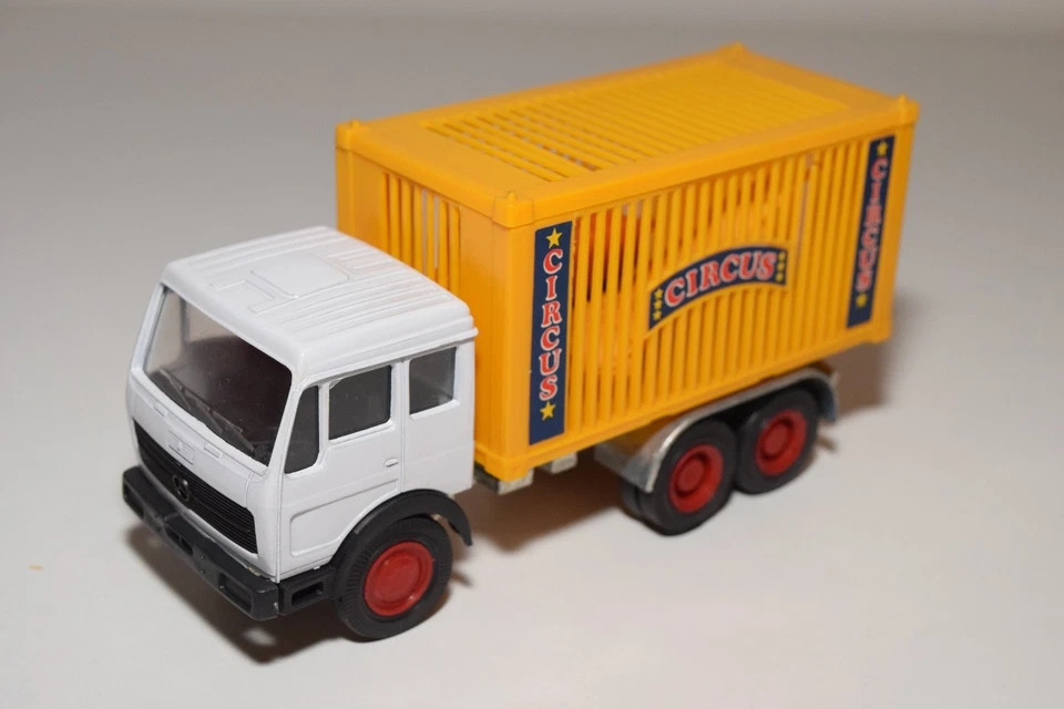 E YAXON MERCEDES-BENZ TRUCK CIRCUS CON LEONE TIGRE QUASI COME NUOVO - Immagine 1 di 1