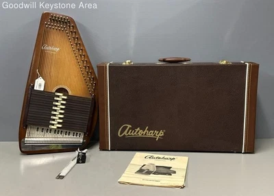 Autoharp by Oscar Schmidt Model 15 EBH/R with Case - Image 1 of 4