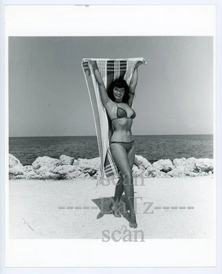 Foto original Bunny Yeager - sexy chica pinup Bettie Page - pastel de queso 8x10 u200123 Foto 1 de 2