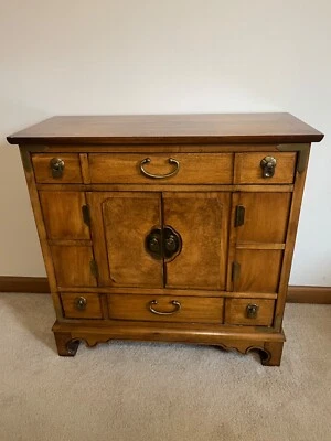 Cómoda o gabinete de bar Thomasville Hollywood Regency Chinoiserie Burl de madera Foto 1 de 4