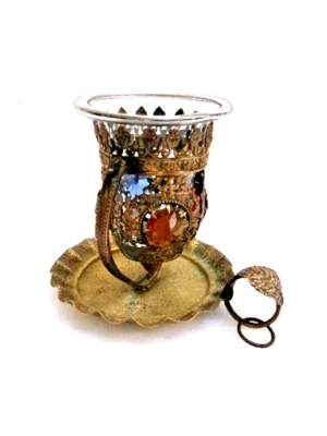 Ancienne lampe à huile en verre et laiton ouvragé orientale - Photo 1/4