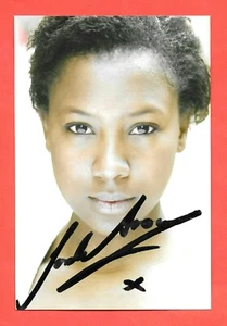 Foto firmada de la actriz Jade Anouka Doctor Who limpiando - Imagen 1 de 1