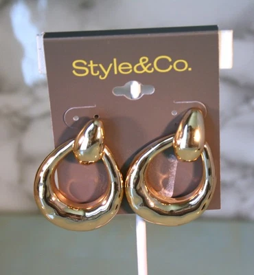 Pendientes de aro Style & Co. tono dorado brillante martillado puerta llamador 1" Foto 1 de 2