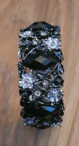 Armreif Armband mit schwarzen und grauen Blumen & facettierten Perlen - Bild 1 von 10