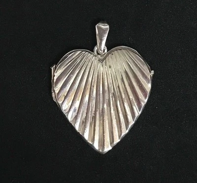 NEW Sterling Silver Heart Locket Suitable For Two photos Family Love Portrait - Image 1 of 4