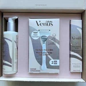 GilletteVenus for Pubic Hair/Skin Women's Shave Kit 3 Piece Razor/Cleanser/Serum - Picture 1 of 5