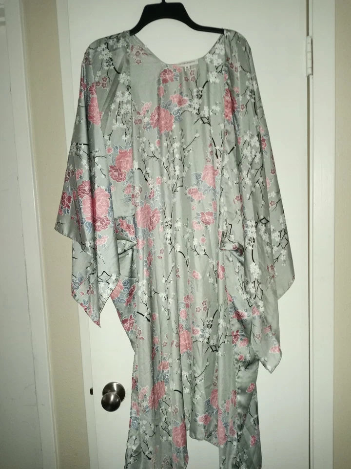 Dance&Marvel kimono size M.  Floral Gray with pink  - Image 1 of 4