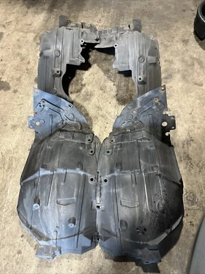 OEM INFINITI G35 cupé forro guardabarros delantero derecho lado derecho interior Foto 1 de 2