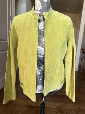 Chaqueta de motociclista de cuero de gamuza verde lima grande tallada con volantes para mujer con cremallera Foto 1 de 4