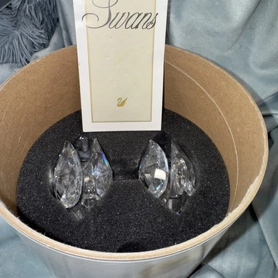 Set of 2 Swarovski Crystal Swans Figurines  With Box Retired - Image 1 of 3