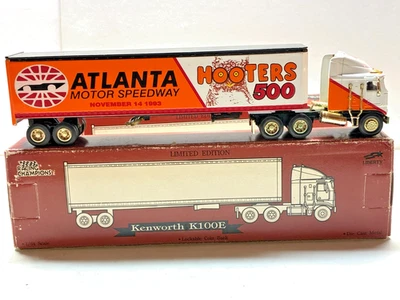 赛车冠军 1/64 卡车 KENWORTH K100E HOOTERS 500 亚特兰大 1993 年所有死亡=铸件 — 第 1/4 张图片