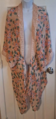 Kimono floral Umgee melocotón para mujer talla XL/1XL ligero transparente encaje romántico  Foto 1 de 4