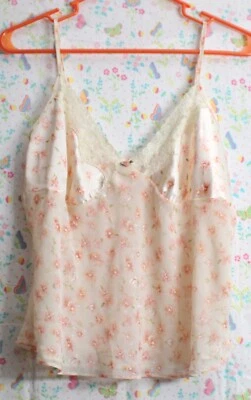 Top camisola floral melocotón grande Secret Treasures para mujer con correas ajustables Foto 1 de 4