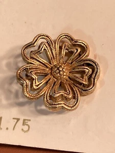 Vintage La Mode Metal Goldtone Filigree Flowers 2 NEW on Card Shank 3/4" #38303 - Picture 1 of 4