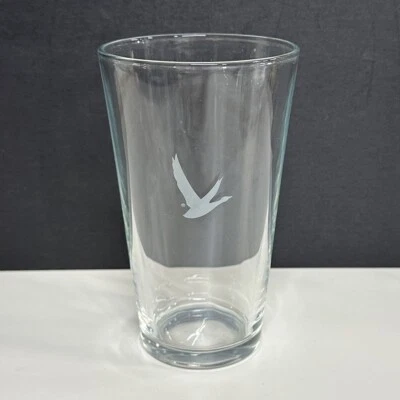 Coctelera de vodka Grey Goose pinta 20 oz vidrio transparente logotipo grabado de Francia usado en excelente estado Foto 1 de 4