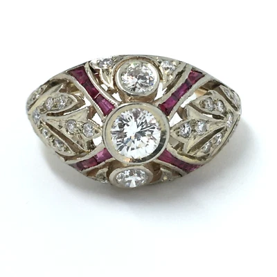 Anillo de diamantes de 3 piedras de cóctel de oro de dos tonos blanco y amarillo de 18 quilates con rubí natural Foto 1 de 4