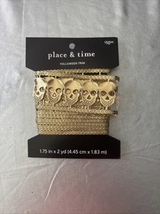 Ort & Zeit Halloween Borte Gold Totenköpfe 2 Yds - Bild 1 von 3