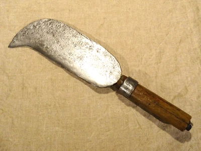 Outil ancien grosse serpe fer forgé marquage Gouvy 24    matériel militaire ? - Photo 1/4