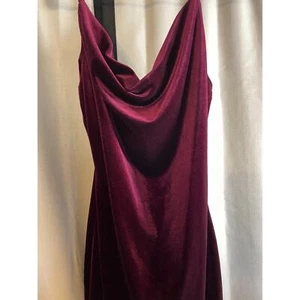 Precioso mini vestido pequeño para mujer color vino para dama - Imagen 1 de 7