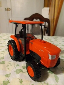 1/18 Scale Kubota L6060 Farm Tractor Plastic Toy Model (7") New-Ray Orange - Picture 1 of 4