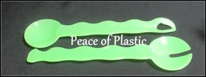 Tupperware New Impressions Salad Tongs / Serving Spoons Green - Picture 1 of 3