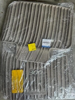 Kit Alfombrillas Mopar 82212257AB 11-13 Chrysler 300 Tracción Trasera, Beige Escarcha Foto 1 de 4