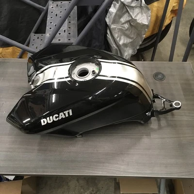 1198 SP DUCATI 2011 Super Bike OEM nuevo 58611001BQ Foto 1 de 4